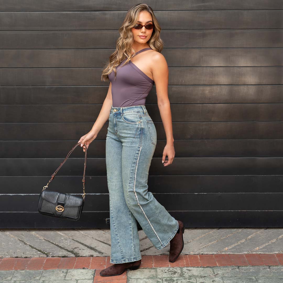 Jeans Mom Flare Tiro Alto S7595
